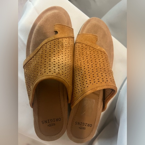 Earth Origins Tan Sandals with Perforated Design - Picture 4 of 7